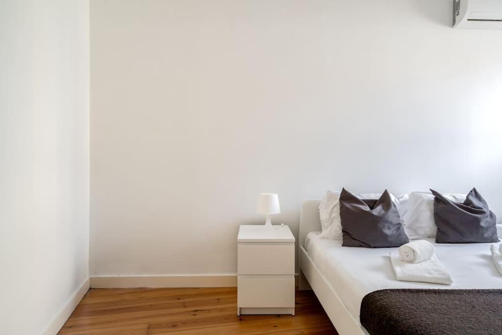 Cozy Ground Floor Studio With Ac And Loft Bedroom Lisboa Exteriör bild