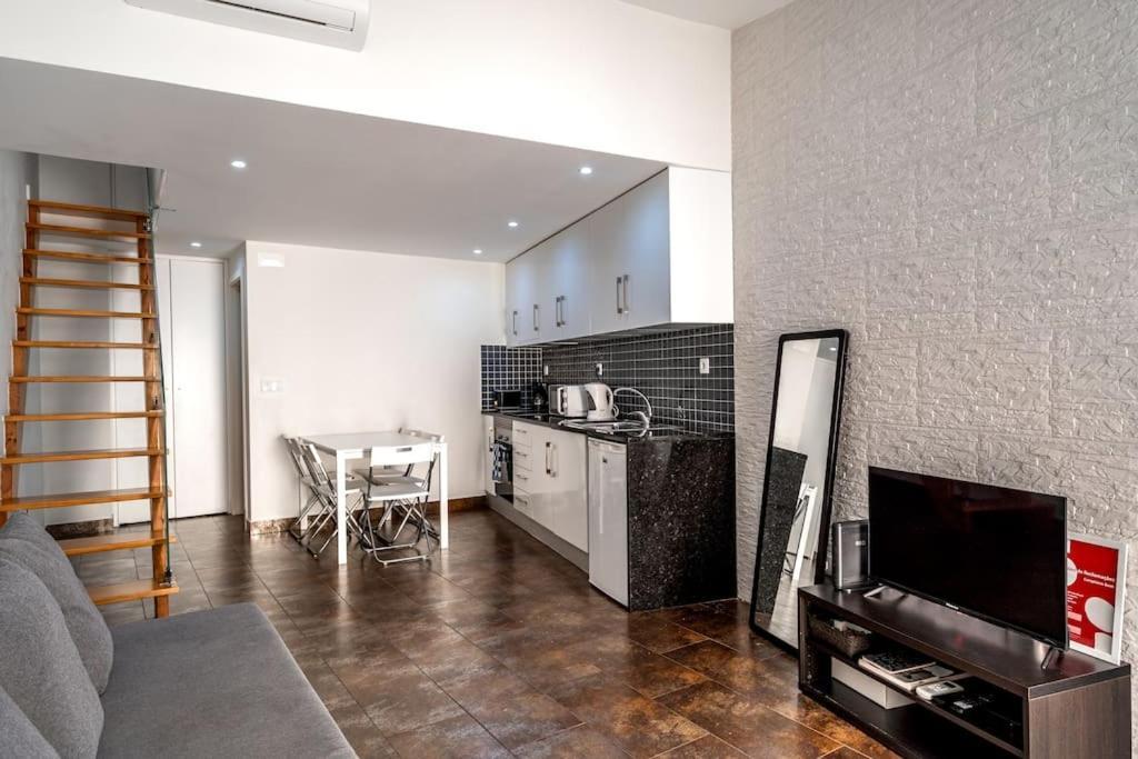 Cozy Ground Floor Studio With Ac And Loft Bedroom Lisboa Exteriör bild