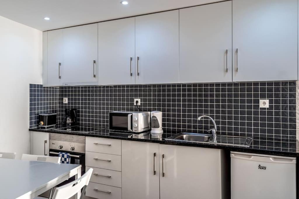 Cozy Ground Floor Studio With Ac And Loft Bedroom Lisboa Exteriör bild